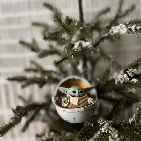 Hallmark Keepsake Ornament 2020 The Child Star Wars the Mandalorian Movie - Picture 1 of 9